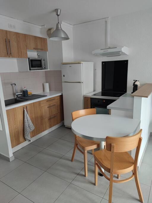 Charmant 2 Pieces A Aubenas 2Etoiles Apartment Екстериор снимка