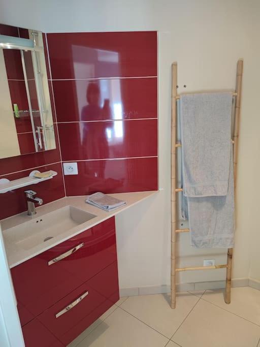 Charmant 2 Pieces A Aubenas 2Etoiles Apartment Екстериор снимка